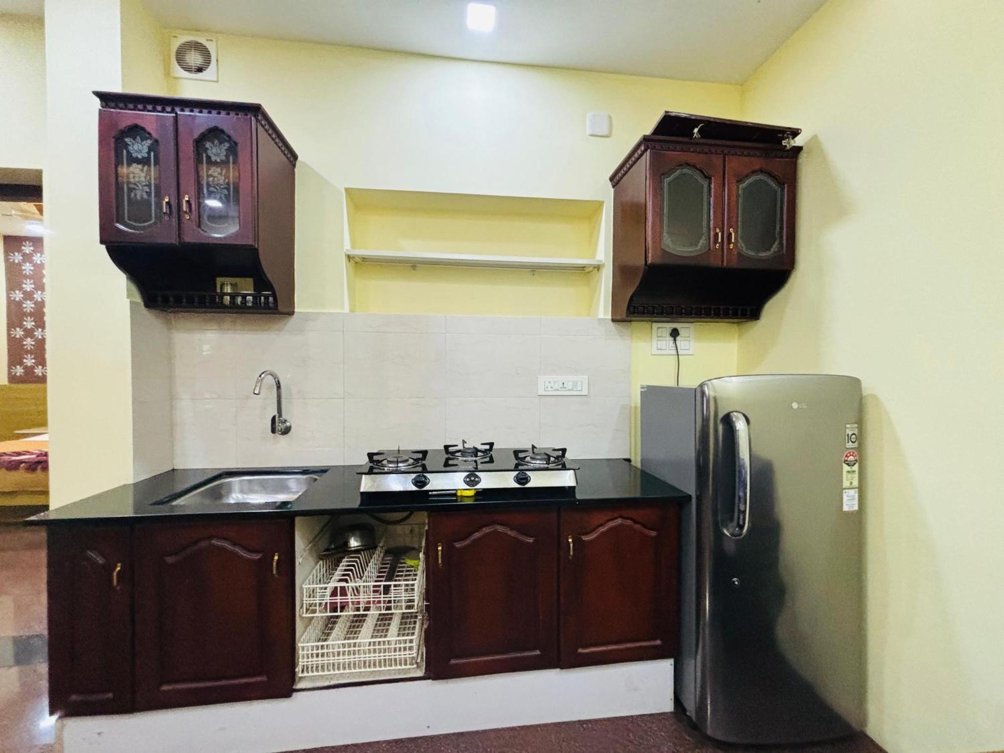 Isha Residency Hotell Kochi Exteriör bild