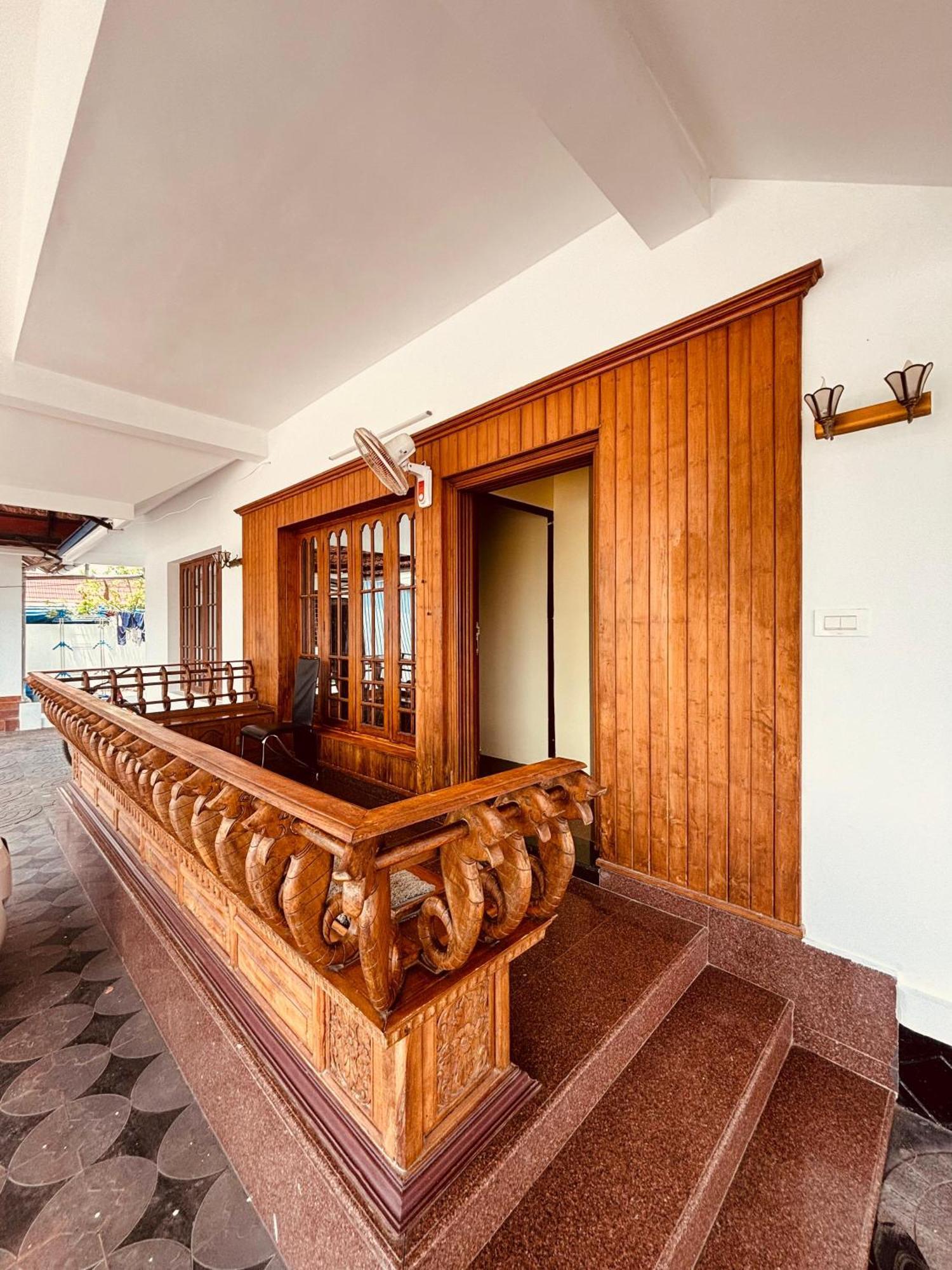Isha Residency Hotell Kochi Exteriör bild