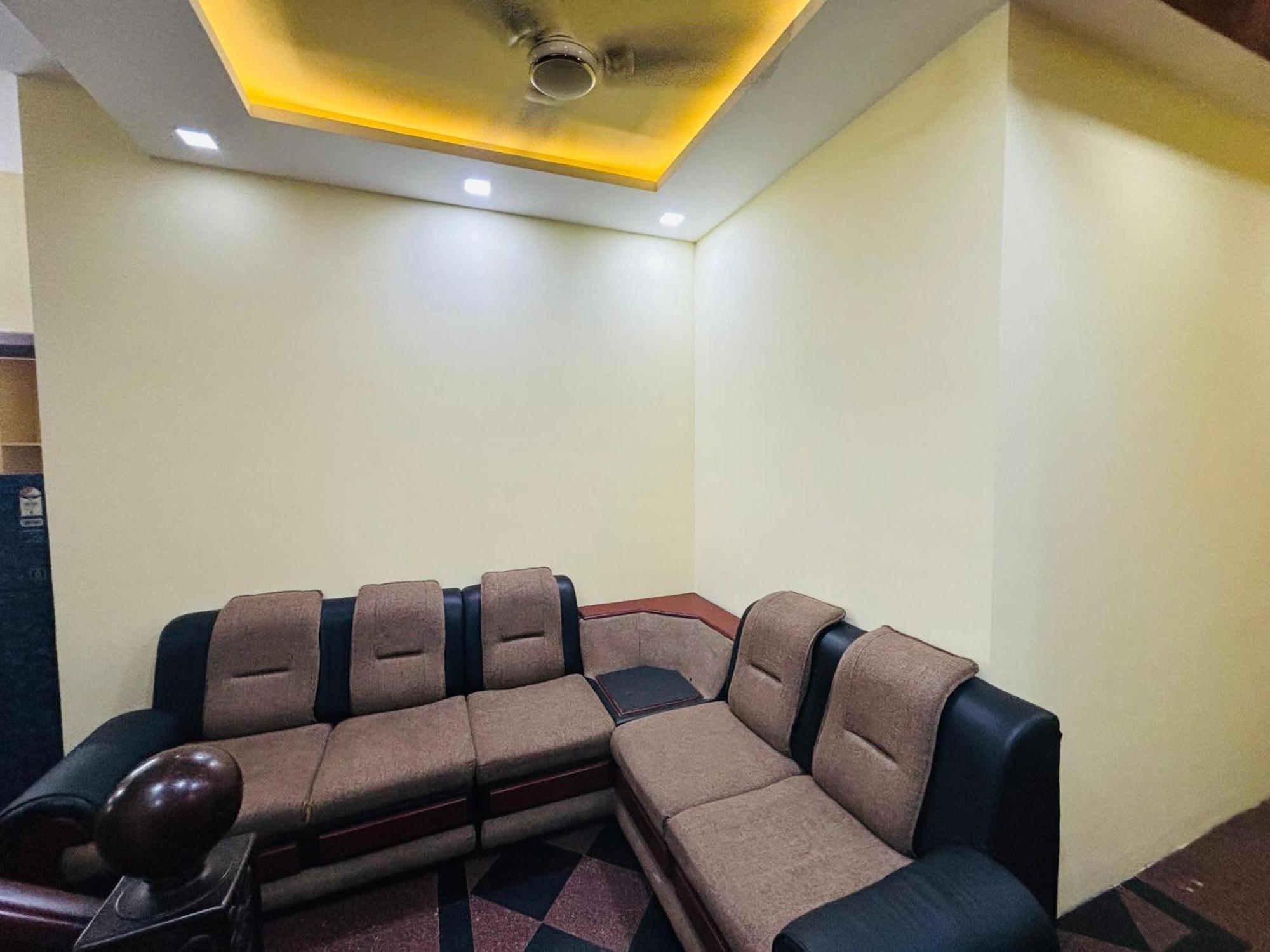 Isha Residency Hotell Kochi Exteriör bild