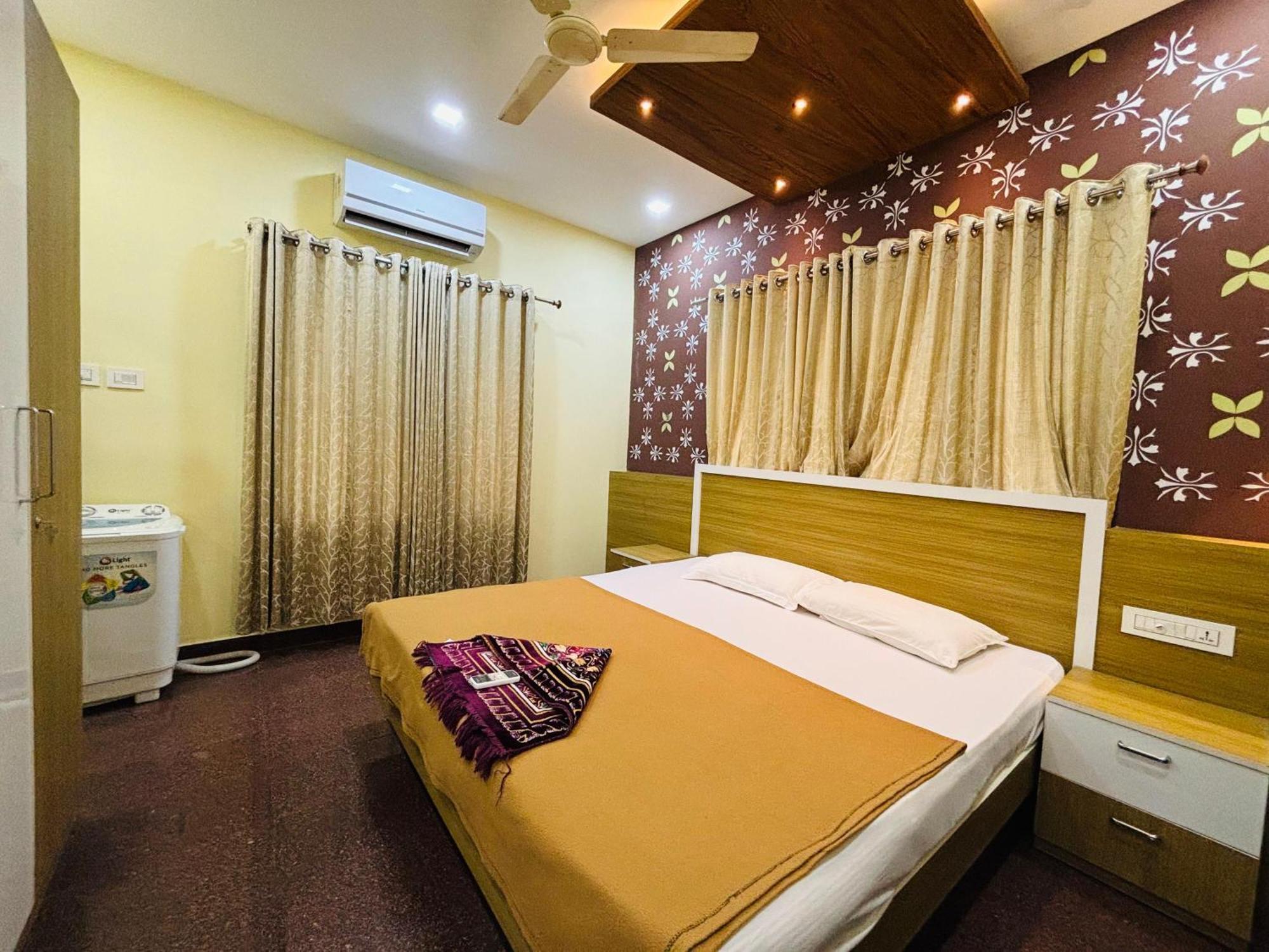 Isha Residency Hotell Kochi Exteriör bild