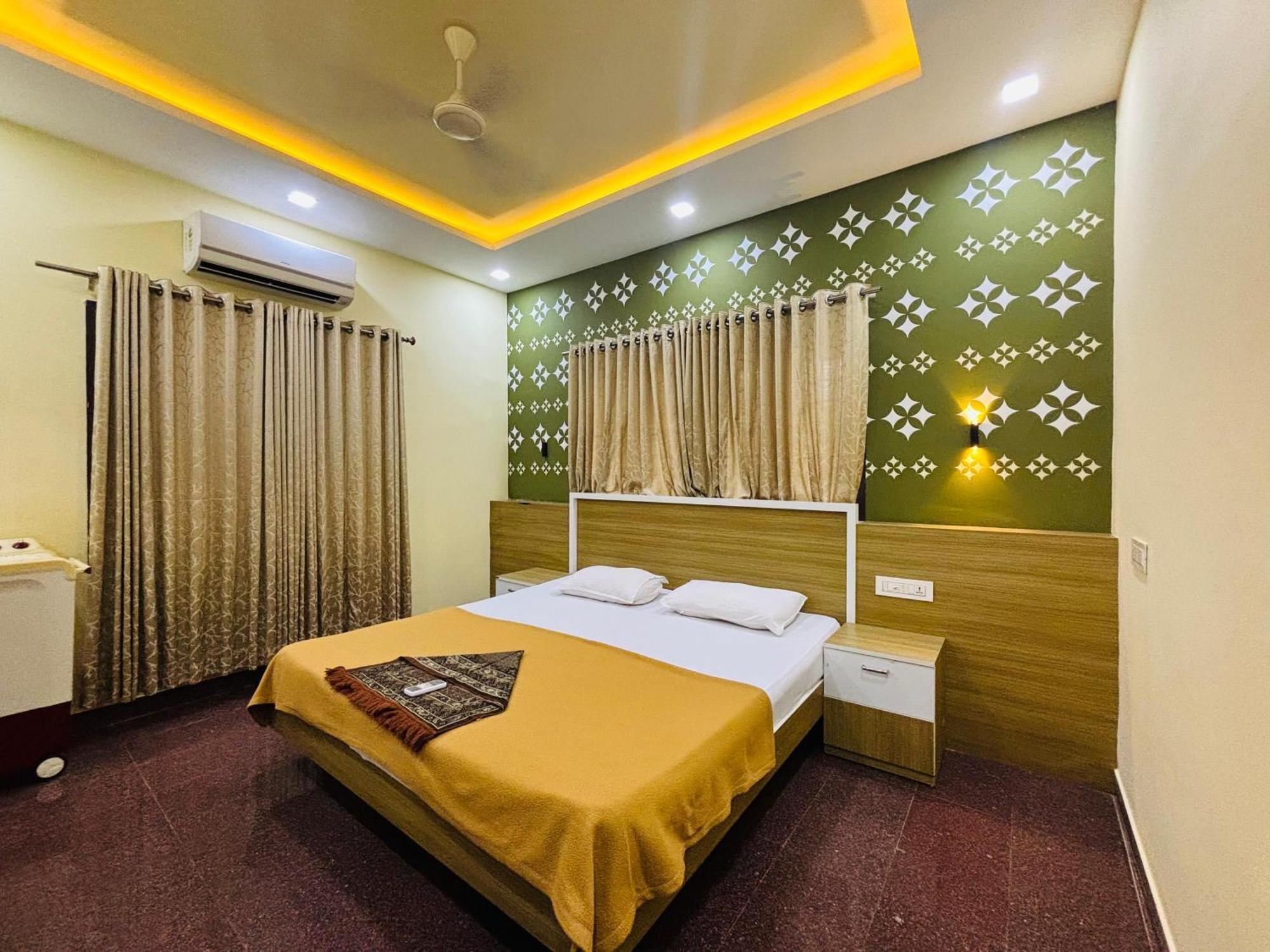 Isha Residency Hotell Kochi Exteriör bild